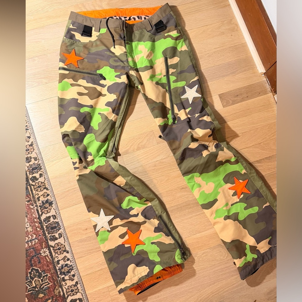 Burton x LAMB Camouflage snow pants with Star Accents